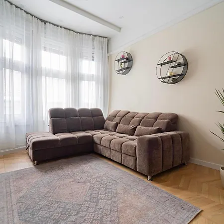 Marton's Dessewffy Aparthotel