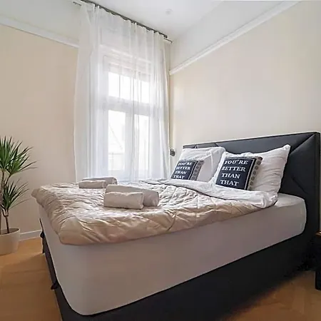 Marton's Dessewffy Lejlighedshotel 4*